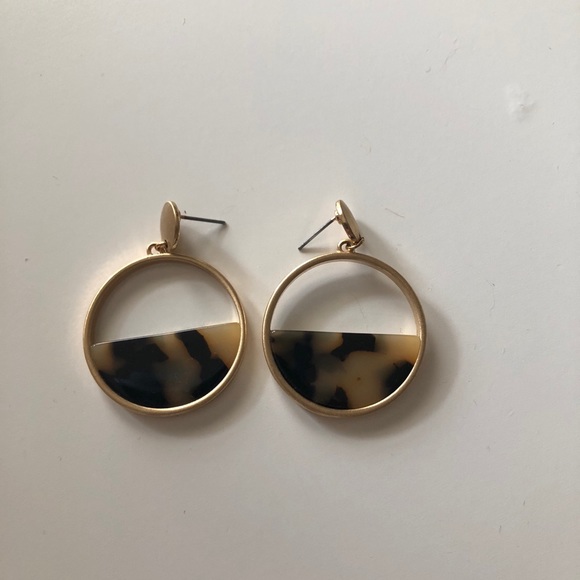 Jewelry - Never been worn tortoise and gold earrings